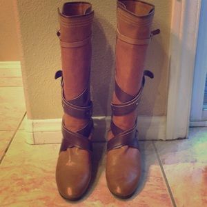 CHLOÉ Brown Leather Strapped Boots